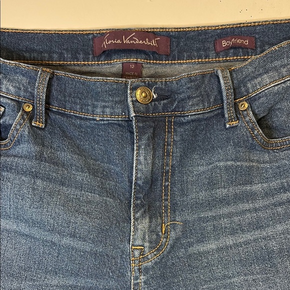 Gloria Vanderbilt - Picture 2 of 7